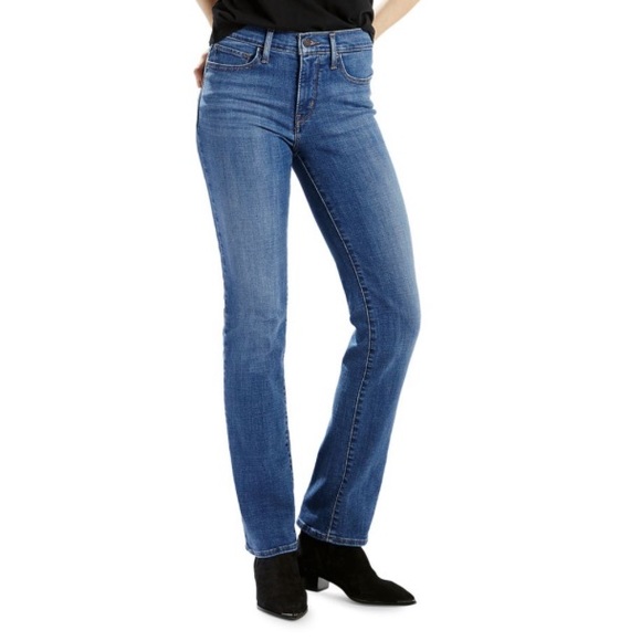 Levi’s Slimming Straight Jeans - Picture 2 of 6